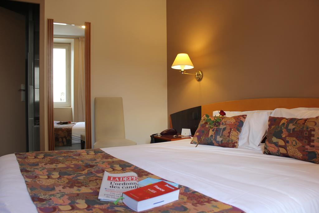 Logis Le Relais De Fusies Hotell Lacaune Exteriör bild