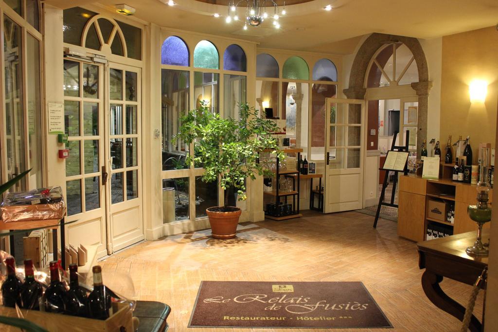 Logis Le Relais De Fusies Hotell Lacaune Exteriör bild