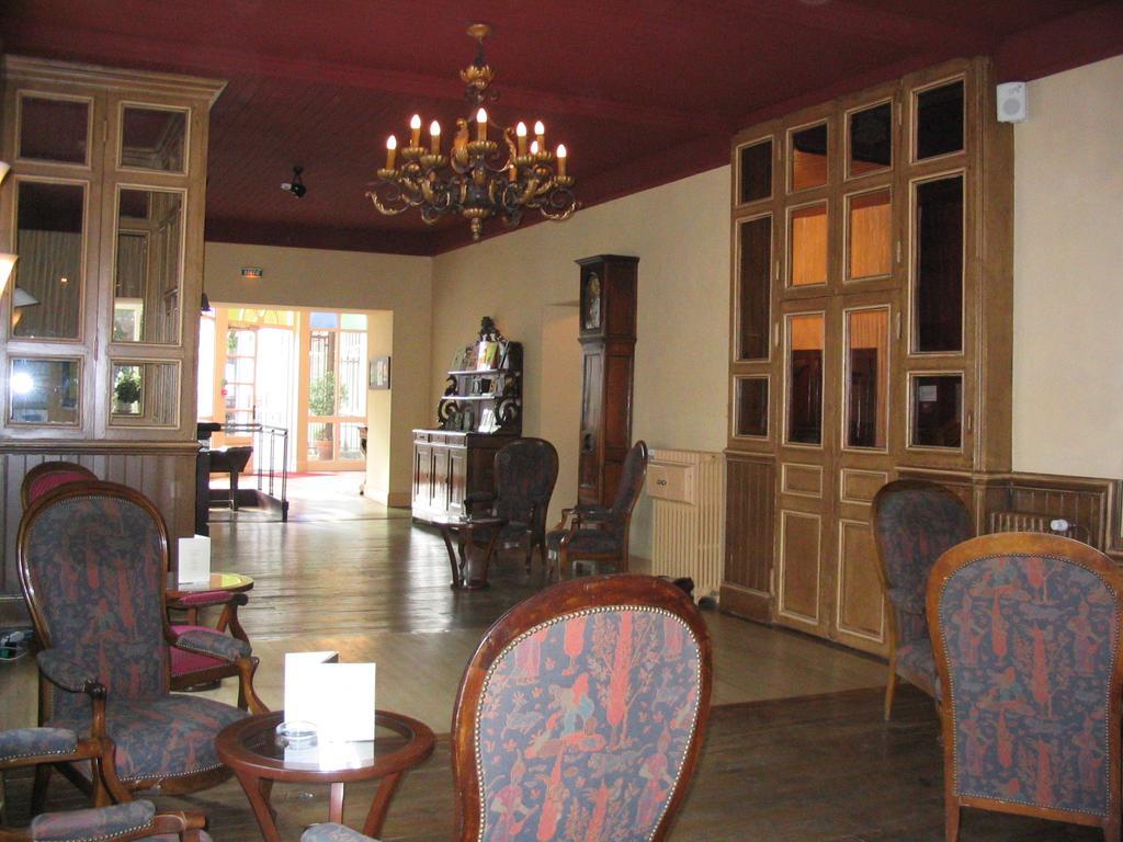 Logis Le Relais De Fusies Hotell Lacaune Exteriör bild