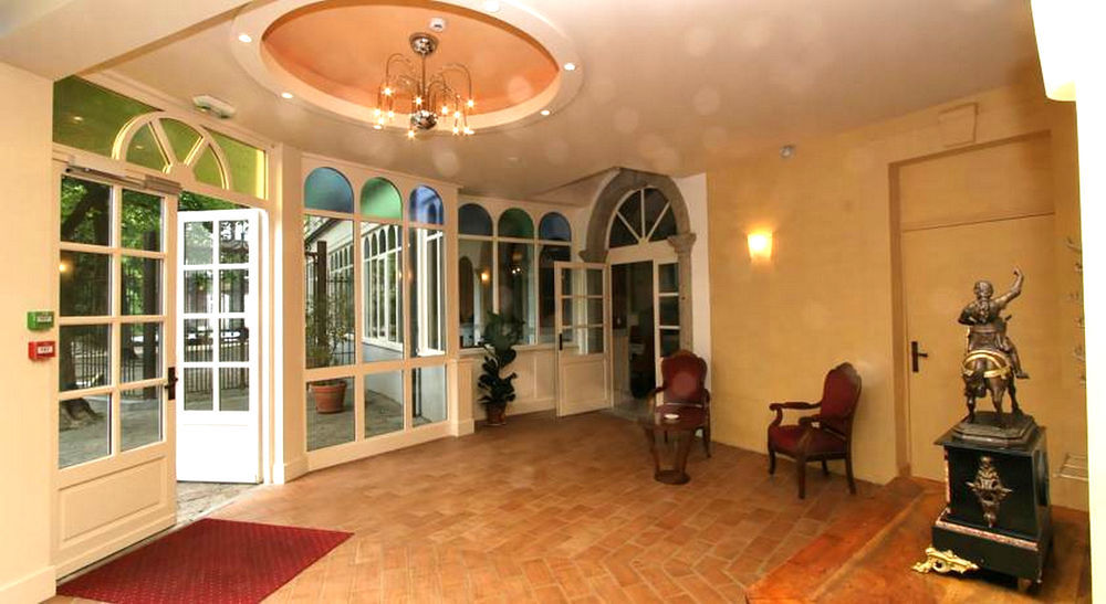 Logis Le Relais De Fusies Hotell Lacaune Exteriör bild