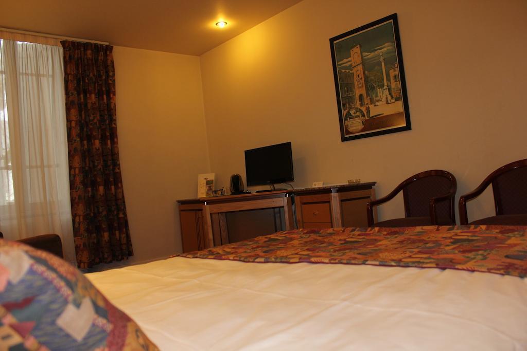 Logis Le Relais De Fusies Hotell Lacaune Rum bild