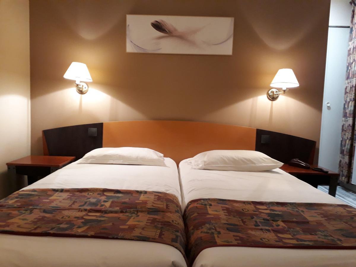 Logis Le Relais De Fusies Hotell Lacaune Exteriör bild