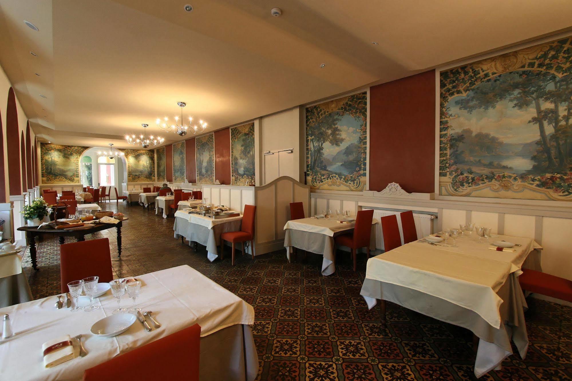 Logis Le Relais De Fusies Hotell Lacaune Exteriör bild